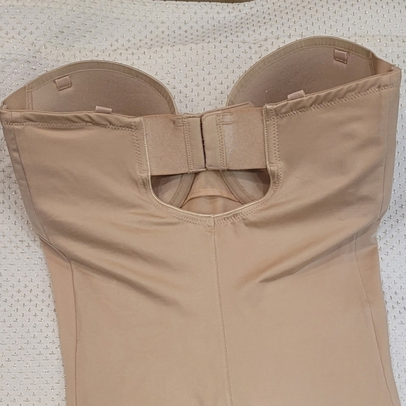 SPANX Cupped Mid Thigh Champagne Beige Bodysuit - M - Picture 6 of 15